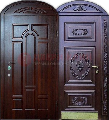 Стильная железная арочная дверь с декоративным элементом ДА-24 в Саранске