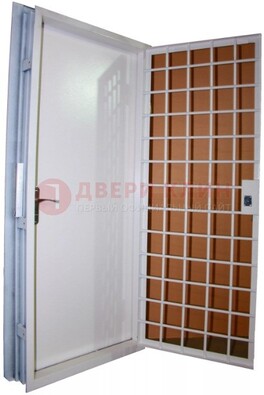 Белая стальная бронированная дверь с нитроэмалью ДБ-7 в Саранске