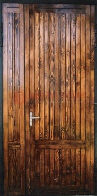 Коричневая металлическая дверь с евровагонкой ДЕ-10 в Саранске