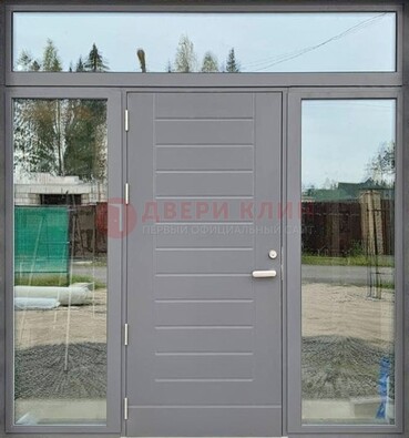 Серая стальная дверь с панелью МДФ и стеклянными фрамугами ДФГ-28 в Саранске