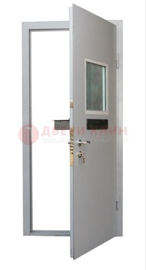 Белая металлическая дверь в кассу ДКС-1 в Саранске