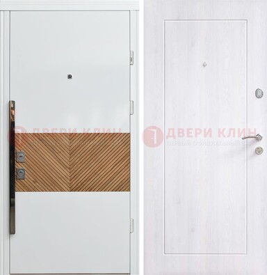 Белая железная дверь МДФ горизонтальной вставкой ДМ-265 в Саранске