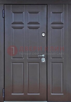 Тёмная двухстворчатая входная дверь для коттеджа с МДФ ДМ-533 в Саранске