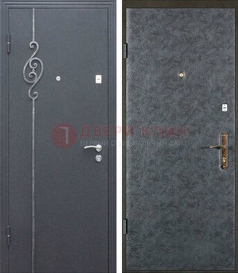 Серая стальная дверь с порошковым окрасом и ковкой ДП-109 в Саранске