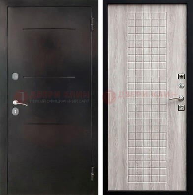 Черная железная дверь с порошковым покрытием и филенчатой МДФ ДП-221 в Саранске