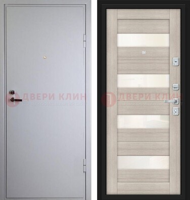 Белая железная дверь с порошковым напылением и стеклом ДП-308 в Саранске