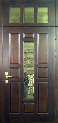 Парадная дверь со стеклянными вставками и ковкой ДПР-1 в офисное здание в Саранске