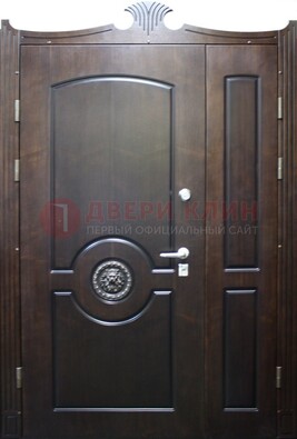Коричневая парадная дверь с украшением ДПР-52 с утеплением в Талдоме
