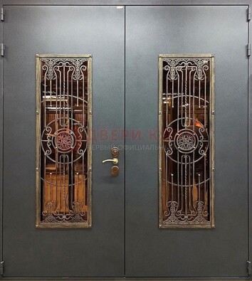 Входная металлическая парадная дверь со стеклом и ковкой ДПР-81 в Саранске
