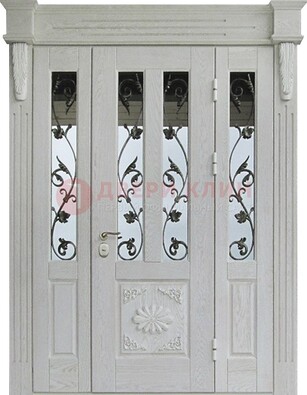 Входная парадная дверь со стеклом и ковкой в белом цвете ДПР-93 в Саранске