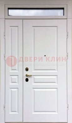 Белая двухстворчатая металлическая дверь со стеклом ДС-63 в Саранске
