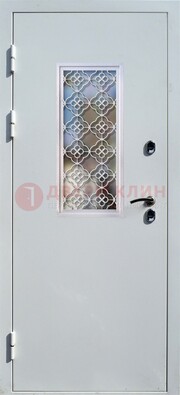 Серая металлическая дверь со стеклом и ковкой ДС-75 в Саранске
