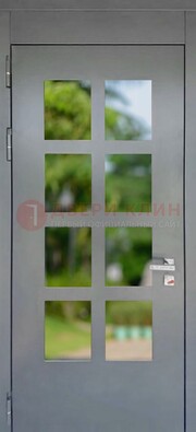 Серая металлическая дверь со стеклом ДС-78 в Саранске