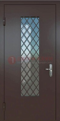 Темная металлическая дверь с решеткой и стеклом ДС-7 в Саранске