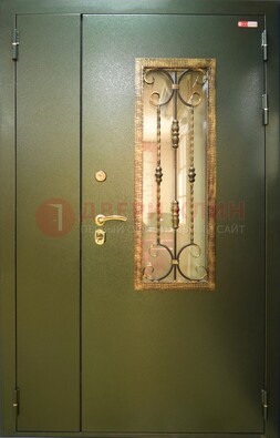 Стальная дверь со стеклом и ковкой ДСК-29 для квартиры в Саранске