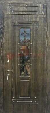 Зеленая входная дверь со стеклом и ковкой ДСК-67 в Саранске
