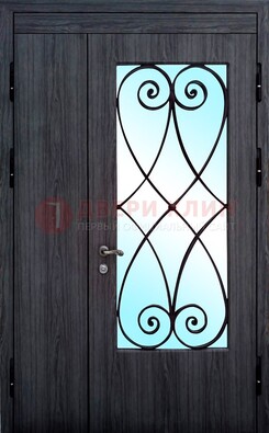 Стальная дверь со стеклом и ковкой ДСК-69 в деревянный дом в Мурманске