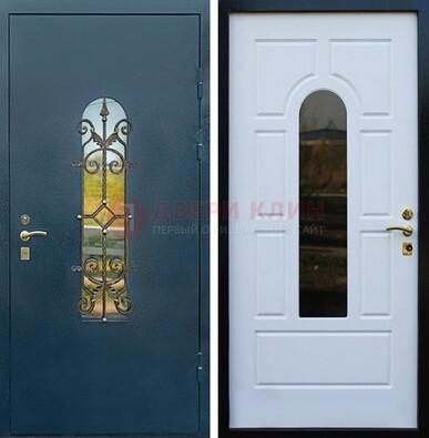 Входная дверь Дверь со стеклом и ковкой ДСК-71 для кирпичного дома в Саранске