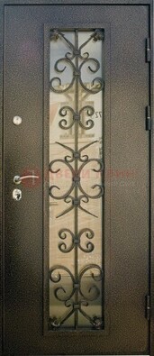 Входная дверь Дверь со стеклом и ковкой черного цвета ДСК-76 для веранды в Саранске