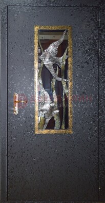Металлическая дверь со стеклом и ковкой ДСК-82 для крыльца в Саранске