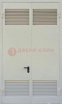 Белая металлическая противопожарная дверь с вентиляционной решеткой ДТ-6 в Саранске