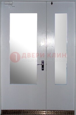 Белая  тамбурная дверь со стеклянными вставками ДТМ-18 в Саранске