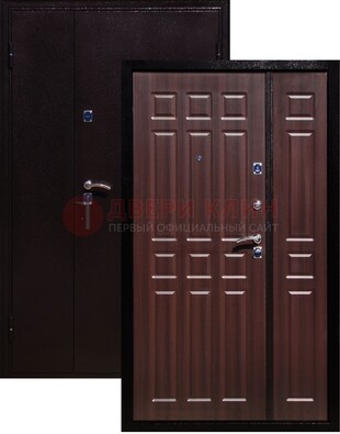 Коричневая металлическая тамбурная дверь ДТМ-24 в Саранске