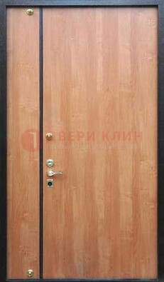 Светлая тамбурная дверь ДТМ-29 в Саранске