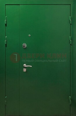 Зеленая распашная тамбурная дверь Порошок ДТМ-47 в Саранске