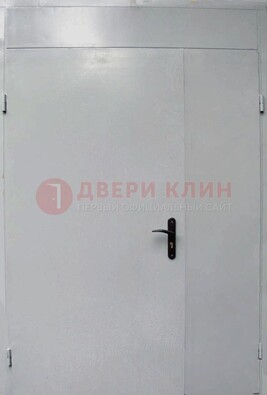 Белая металлическая тамбурная дверь ДТМ-5 в Саранске