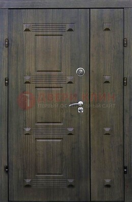 Железная двухстворчатая филенчатая дверь с виноритом ДВТ-143 в Саранске