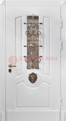 Белая металлическая дверь с виноритом и стеклом с ковкой ДВТ-165 в Саранске