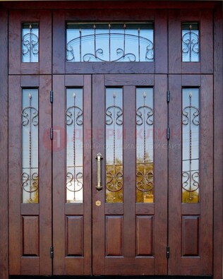 Коричневая парадная дверь с виноритом и ковкой ДВТ-168 в Саранске