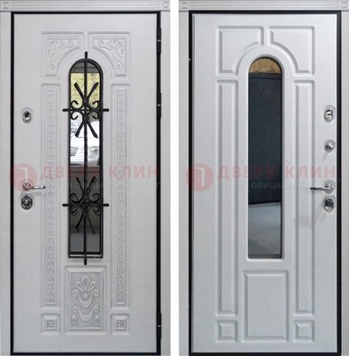 Белая стальная дверь с виноритом и ковкой снаружи ДВТ-197 в Саранске