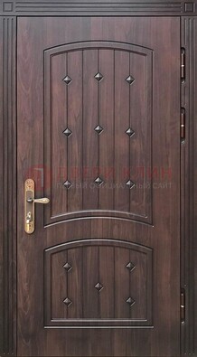 Коричневая уличная дверь с виноритом для дома ДВТ-235 в Саранске