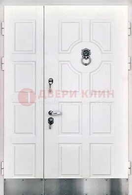 Белая входная дверь с виноритом ДВТ-246 в Саранске