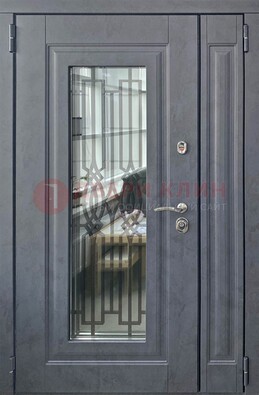 Серая стальная дверь Винорит со стеклом и ковкой ПЛ-29 в Саранске