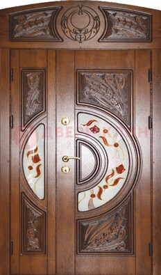 Коричневая двухстворчатая железная дверь с МДФ и витражом ВЖ-37 в Саранске